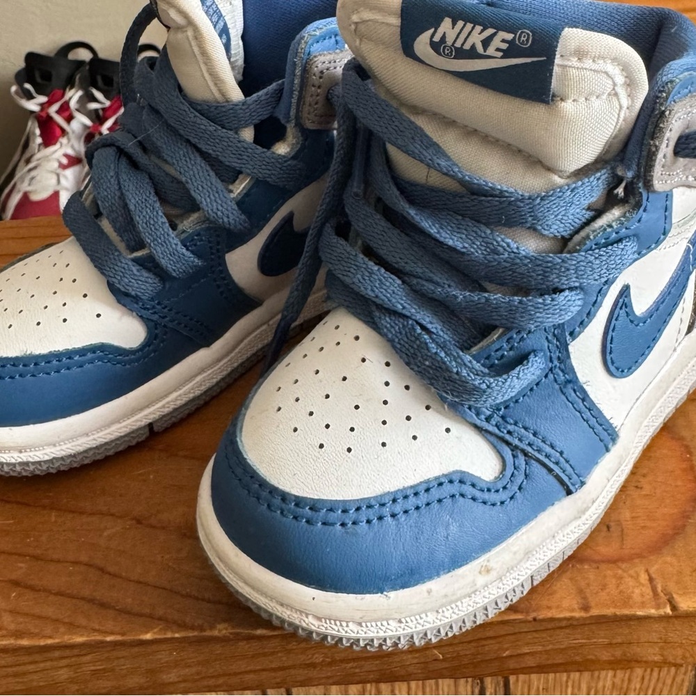 Nike Kids Sneakers in Blue and White